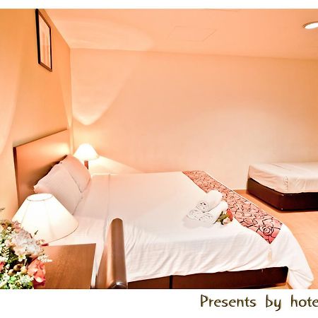 Sayang Hotel Kulai Kültér fotó
