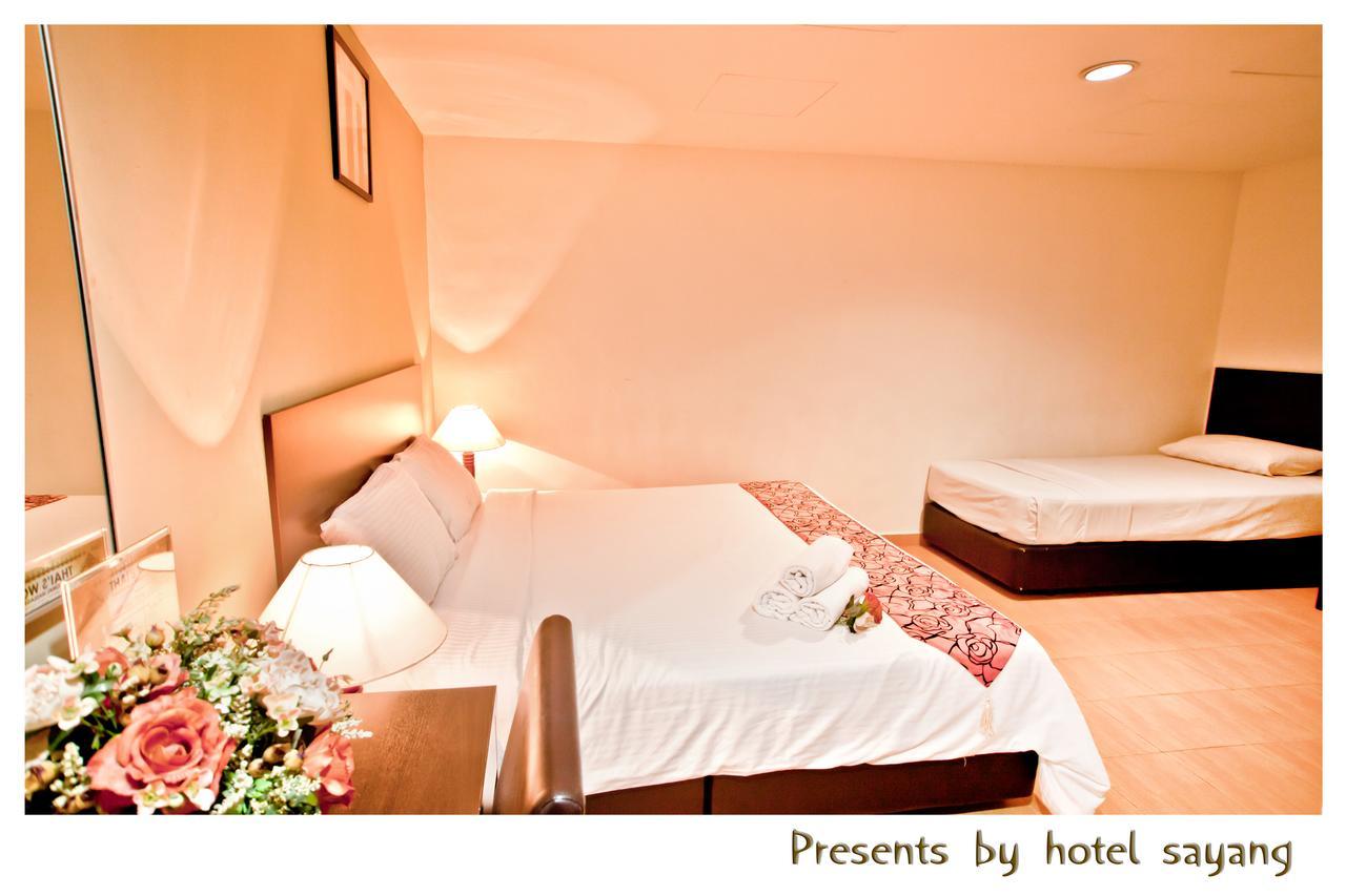 Sayang Hotel Kulai Kültér fotó