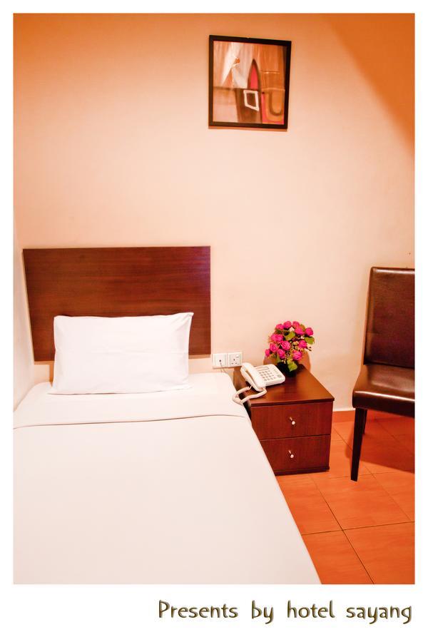 Sayang Hotel Kulai Kültér fotó